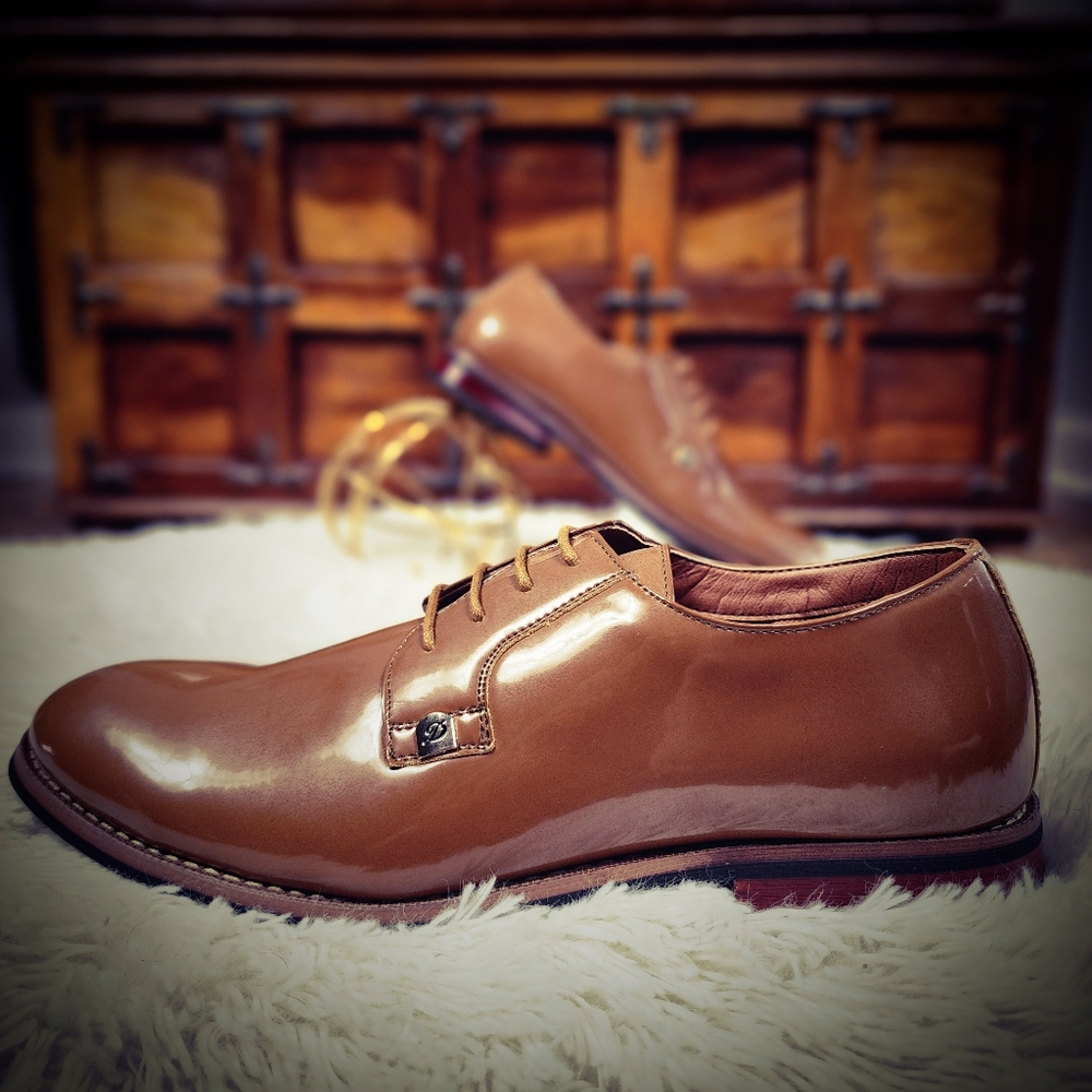 Men's Tan Derby Dress Shoes Size 8